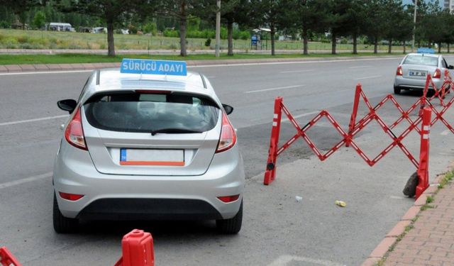 Anayasa Mahkemesi'nden ehliyet düzenlemesi: Aday sürücülerin belgesi iptal edilemeyecek