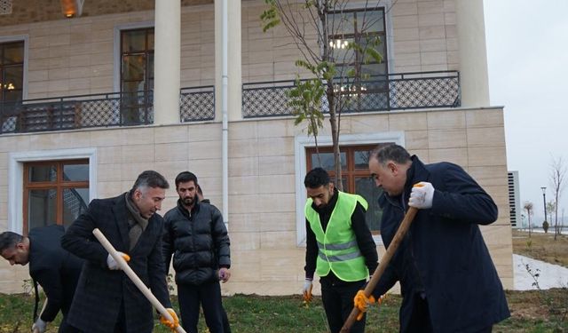 Azerbaycan Büyükelçisi Dr. Memmedov'dan Batman Üniversitesine Ziyaret