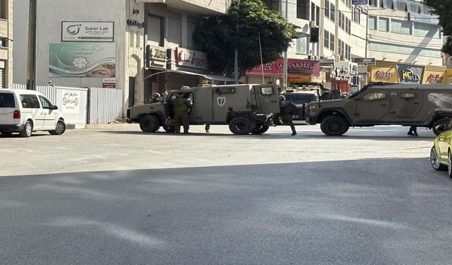 Batı Şeria'da ev baskınları: 2 yaralı