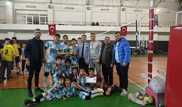 Batman’da Köy Takımı Voleybolda Şampiyonluğa Ulaştı