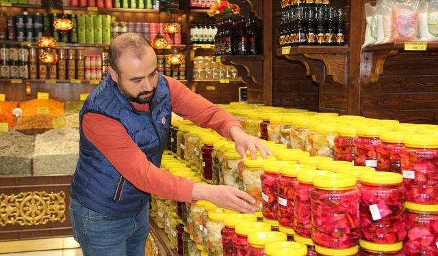 Batman'da turşuya kış talebi: 30'u aşkın çeşidiyle tezgâhlarda
