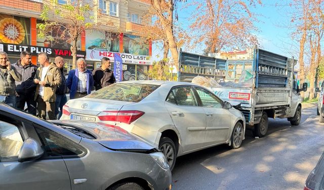 Batman'da zincirleme trafik kazası: 2 otomobil hasar gördü