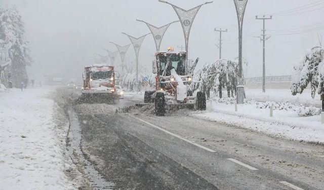 Bitlis'te eğitime kar engeli