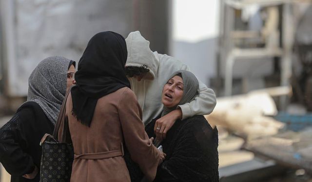 Gazze'de anne ve oğlu siyonist rejimin ateşiyle şehit oldu