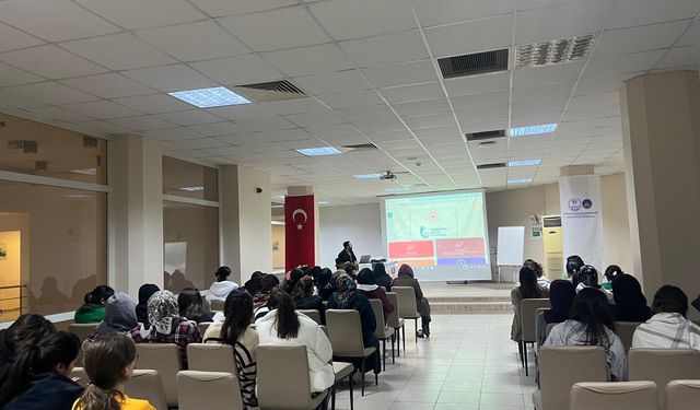 Batman’da Üniversiteli Gençlere Madde Bağımlılığı Semineri: “Bağımlılık Bir Hastalıktır, Önlemek Mümkündür”