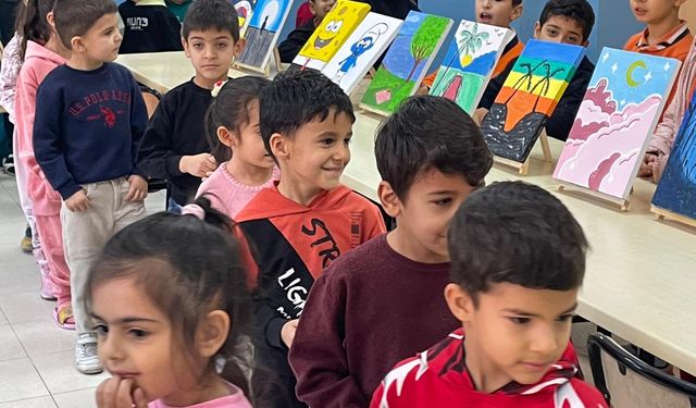 Minik Ressamlar Sergi Açtı