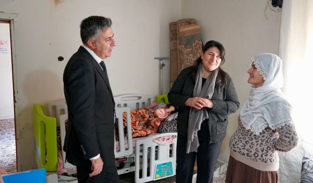 Vali Eşi Dr. Ayten Canalp'ten 'Evde Sağlık Hastalarıyla El Ele' Projesi Ziyareti