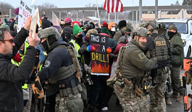 ABD'de polise tepki olarak düzenlenen gösterilerde onlarca gözaltı