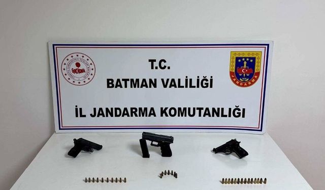 Batman’da Ruhsatsız Silahlar ve Binlerce Kaçak Ürün Ele Geçirildi!