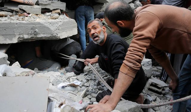 Gazze'de can kaybı 71 bin 654'e yükseldi