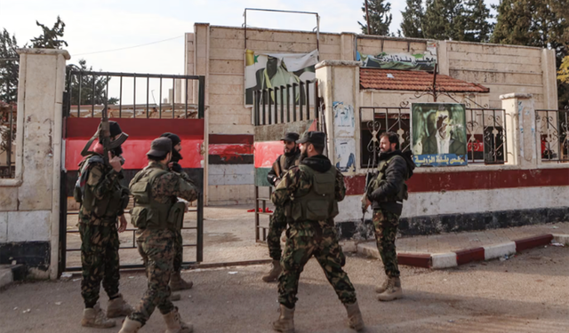 Halep'te gergin bekleyiş: Eğitim, mesai ve uçuşlar askıya alındı