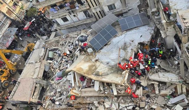 Lübnan’da 5 katlı bina çöktü: 2 kişi kurtarıldı, 3 kayıp