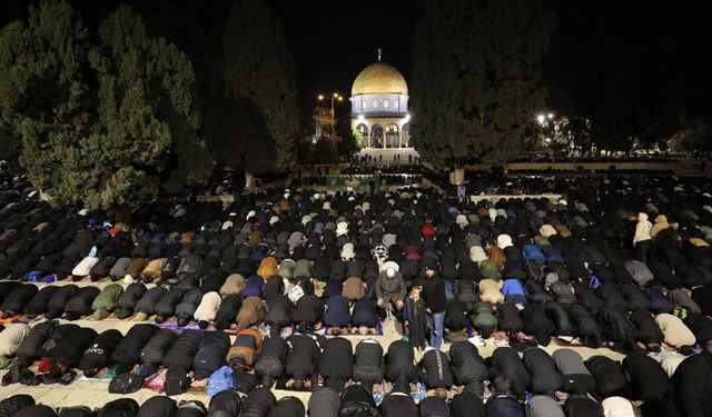 70 bin mümin Aksa'da teravihte buluştu