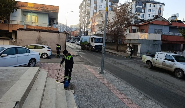 Batman’da Üç Mahallede Dip Köşe Temizlik