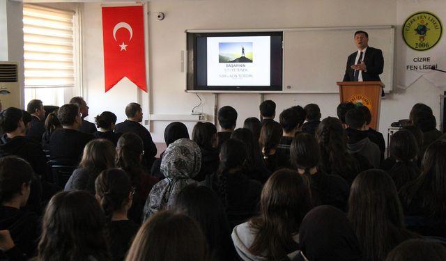 Cizre'de öğrencilere YKS semineri