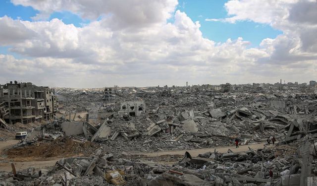 Gazze'de hava saldırıları, topçu atışları ve ev yıkımları sürüyor