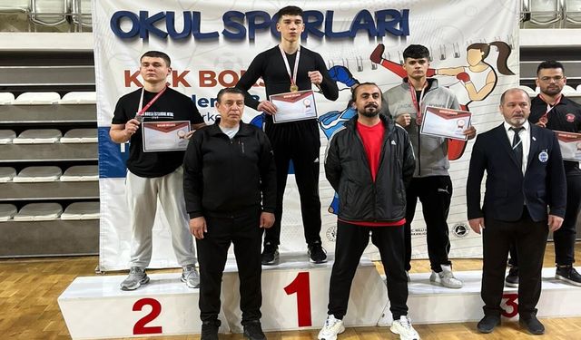 Sivas'taki Kick Boks Türkiye Şampiyonası'nda Batman'a İki Madalya