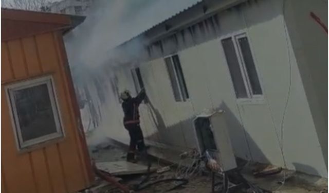 TOKİ şantiyesindeki işçi konteynerlerinde yangın