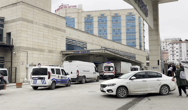 Topunu çıkarmak için menfeze giren çocuk hayatını kaybetti