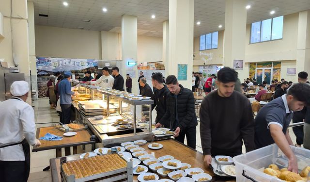 Ailelerinden Uzakta Ama Yalnız Değiller! Seyyid Bilal Yurdunda İftar Coşkusu!