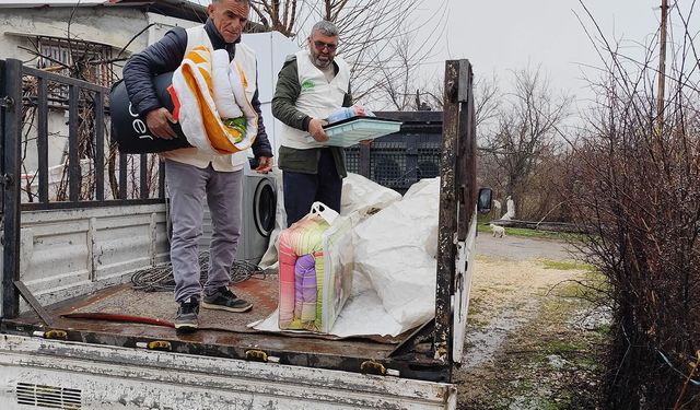 Hazro'da evi yanan aileye Umut Kervanı'ndan destek