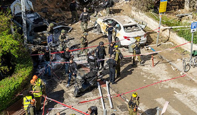İran'dan yoğun füze misillemesi: Siyonist bölgelerde ölü ve yaralılar, Tel Aviv'de patlamalar