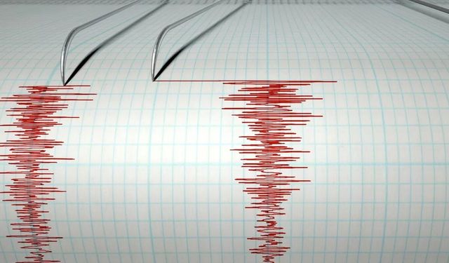İtalya'da 5,2 büyüklüğünde bir deprem