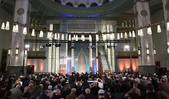Kadir Gecesi tüm yurtta dualarla idrak edildi