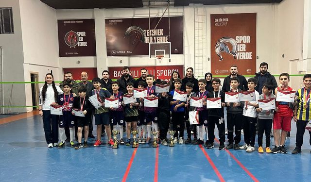 Selçuklu Ortaokulu Badminton’da Zirvede