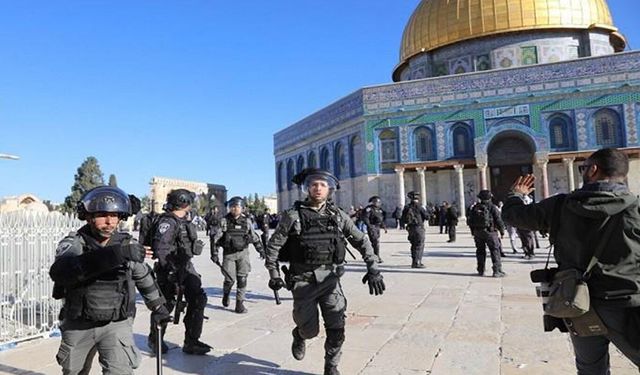 Kudüs askeri abluka altında: Mescid-i Aksa Kadir Gecesi'nde kapalı