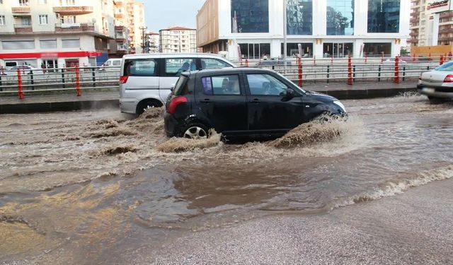 Meteoroloji uyardı: Çok sayıda ilde kuvvetli yağış ve fırtına bekleniyor
