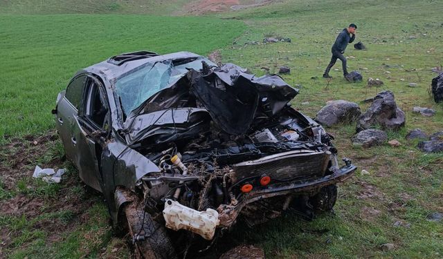 Otomobil uçuruma yuvarlandı: 2 yaralı