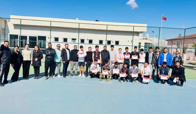 Teniste Şampiyon Veysel Karani Oldu!