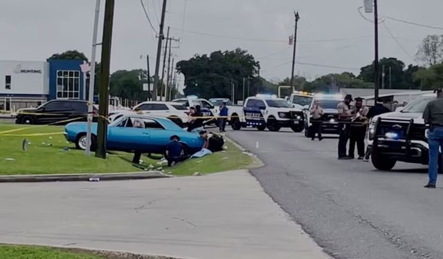 ABD'de bir araç kalabalığın için daldı: 15 yaralı