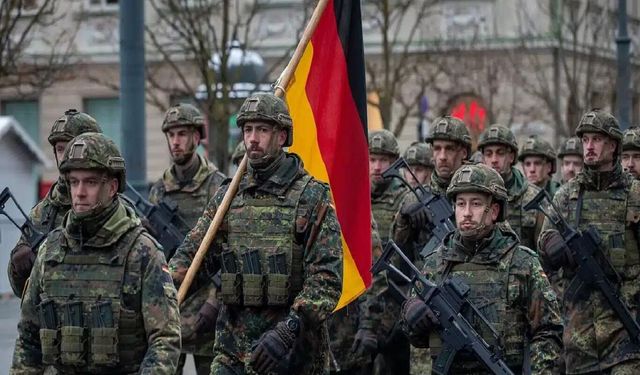 Almanya'da askerlik reformu: Uzun süreli yurt dışı kalışlara onay zorunluluğu