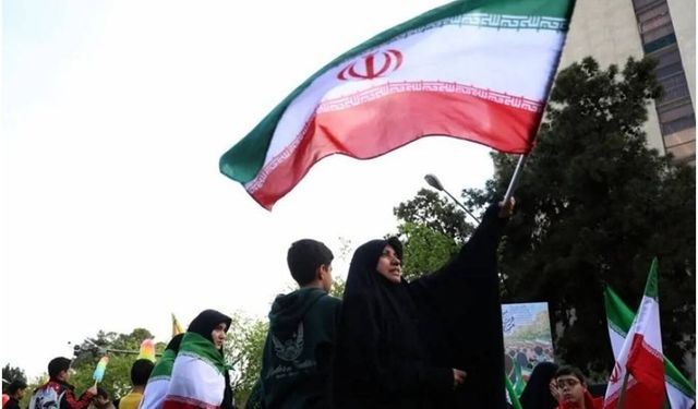 Ateşkes sonrası Tahran'da sokaklarında zafer hareketliliği