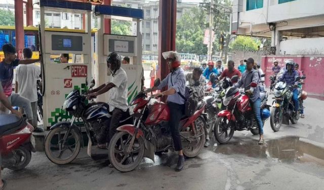 Bangladeş, yakıt krizi nedeniyle çalışma saatlerini azalttı