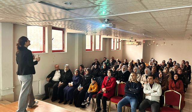 "Başarı Evde Başlar" Batman’da Velilere Yönelik İletişim Eğitimi