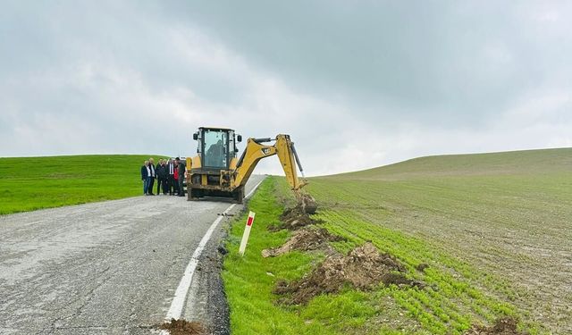 Beşiri’de 4 Bin Ağaç Toprakla Buluştu