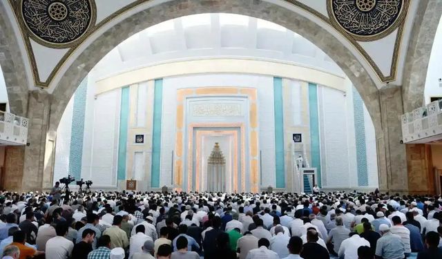 Cuma hutbesi: Cuma ve ümmet bilincini diri tutmak
