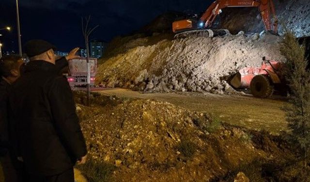 Vali Canalp Heyelan Bölgesinde İncelemelerde Bulundu