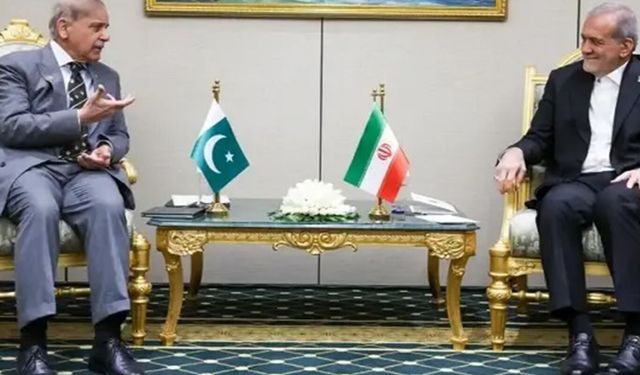Pakistan Başbakanı Şerif ile İran Cumhurbaşkanı Pezeşkiyan görüştü