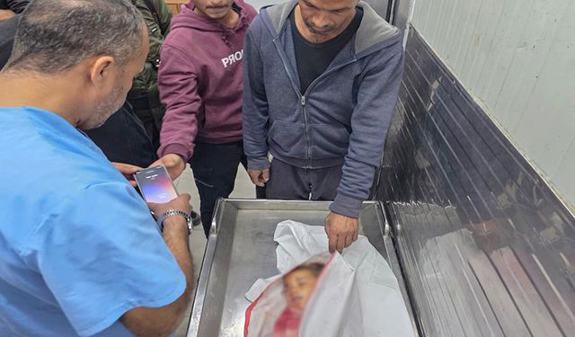 Siyonistler Gazze'de küçük kız çocuğunu şehit etti