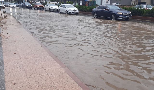 13 il için sarı uyarı: Kuvvetli yağış ve fırtınaya dikkat