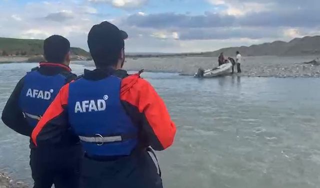 Batman çayında mahsur kalan 2 kişi kurtarıldı
