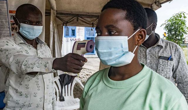 Ebola endişe verici hızla yayılıyor, DSÖ aşılar üzerinde çalışıyor