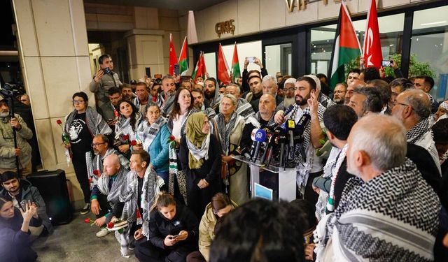 İşgalciler tarafından alıkonulan Global Sumud Filosu katılımcıları İstanbul'a döndü