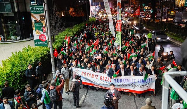 İstanbul'da Sumud Filosu'na destek yürüyüşü
