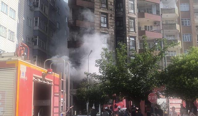 Mardin'de 8 katlı binada yangın paniği