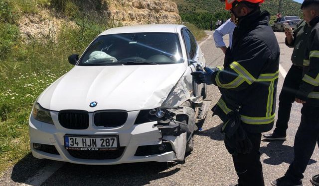Mardin'de iki otomobil çarpıştı: 5 yaralı